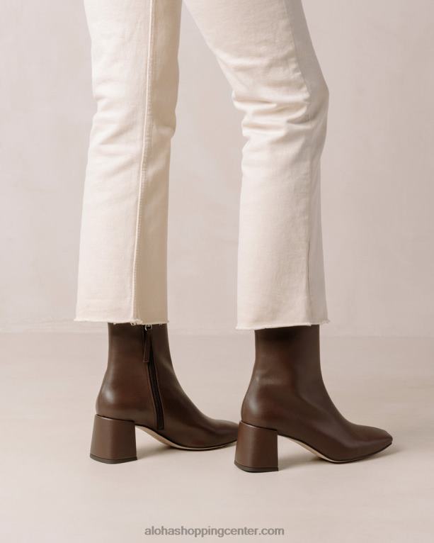 akvarel - temno rjavi veganski usnjeni škornji ženske Alohas 0D4R8133