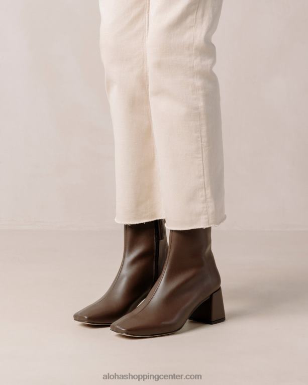 akvarel - temno rjavi veganski usnjeni škornji ženske Alohas 0D4R8133