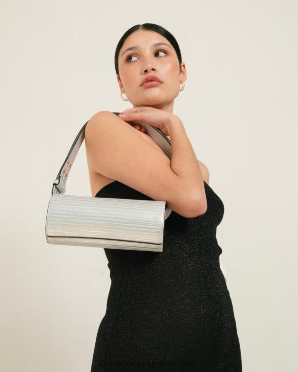 i nagubana svetleča - srebrna usnjena torbica ženske Alohas 0D4R81119